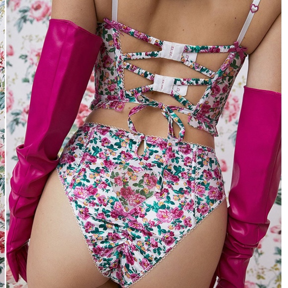 🔥HOST PICK 🔥NWT For Love and Lemons 🍋 Heart Bloom Bustier Top & Cheeky Panty - Picture 2 of 5